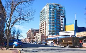 Era Suite Living On Yates